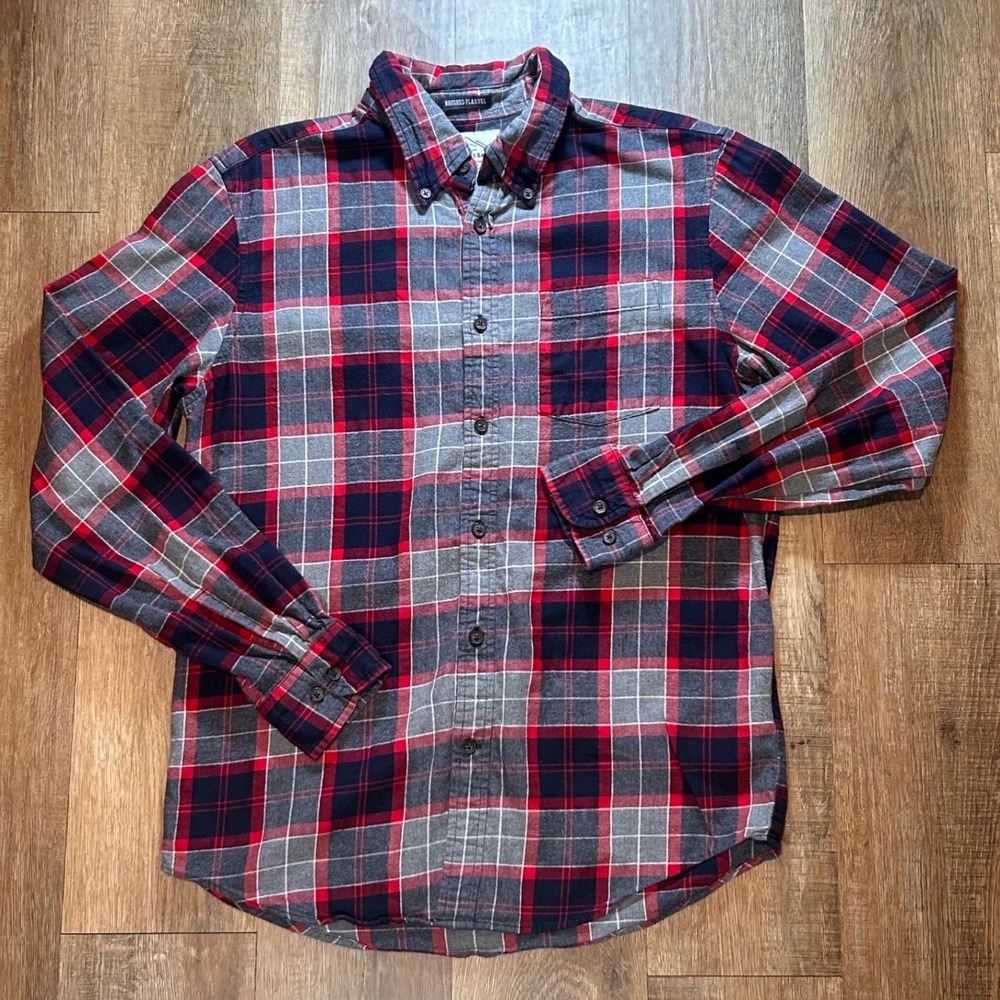 St. Johns Bay Mens Small Red Navy Cabincore Plaid Brushed Flannel Button Down
